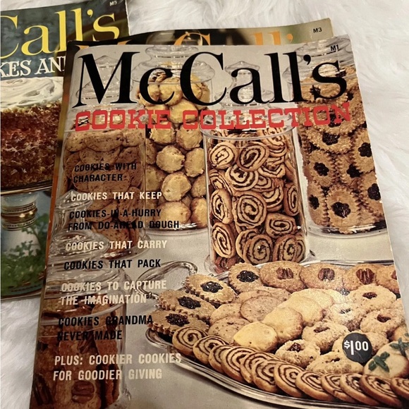 Vintage McCall’s Collection Cookbook Holder includes 1965 Set of 3 Cookbooks - Picture 6 of 8